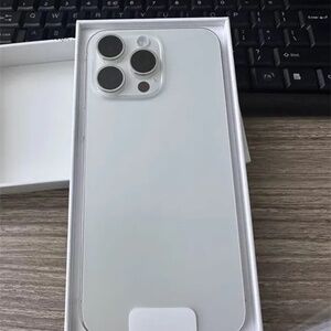 iPhone 16 Pro Max - 1 TB 5G
